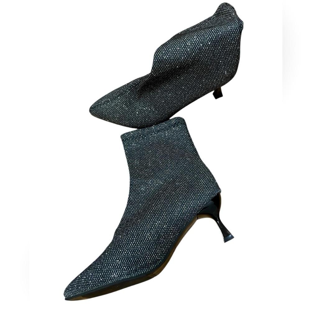 Small heels glitter gray books